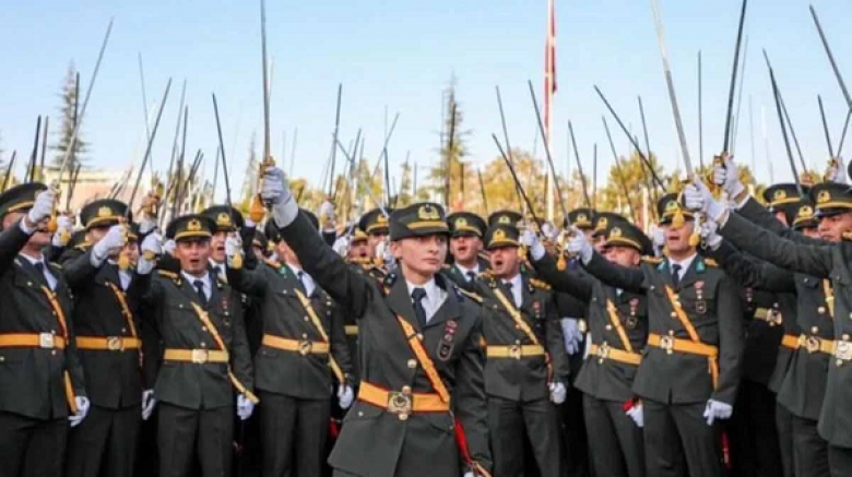 TSK'dan ihraç edilen 4 teğmen, Ankara Büyükşehir Belediyesi'nde işe başladı.