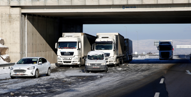 Kayseri-Malatya kara yolu kontrollü olarak ulaşıma açıldı