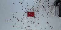İdlib şehitleri Erciyes'te Türk bayraklarıyla yapılan kayakla anıldı