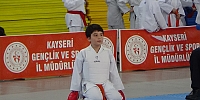 Kayseri Minik Yıldızlar Karete İl Şampiyonasında oğlum Mehmet Korkmaz Kayseri birincisi oldu..Kırmızı kuşaklı oğlum Mehmet